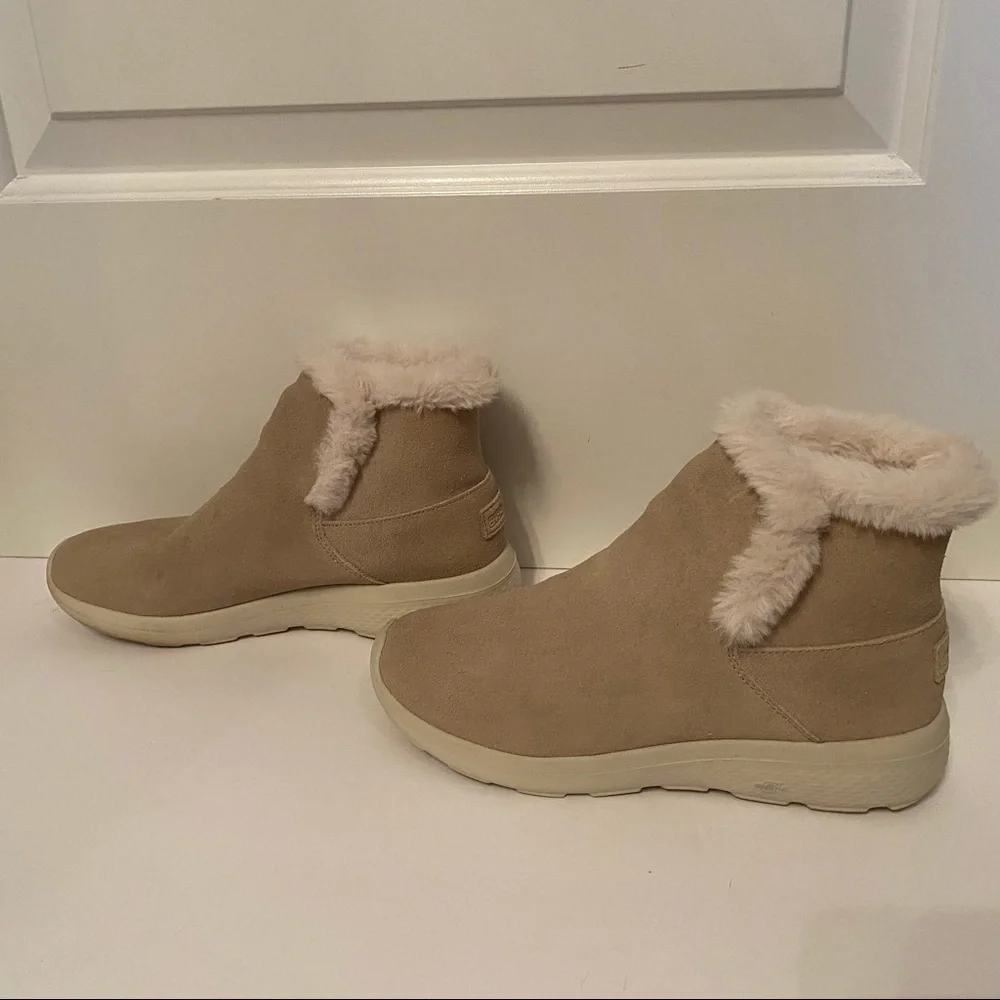 SKECHERS SHOES ANKLE BOOTS CREAM SUEDE LEATHER FAUX FUR ACCENT LINED SIZE 7.5